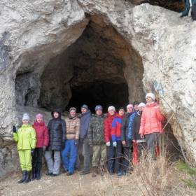 Вход в пещеру напоминает своей конфигурацией вход в Золотые ворота. - Серебрянский камень 6-9 мая 2017 года.