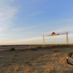 такие ворота в Казахстане при въезде в населенные пункты, как эгрегорные сборники - Плато Устюрт. «Стрелы Устюрта»