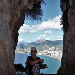 Сквозная пещера-тонель в горе Ифач, без неё подъём на вершину был-бы очень непрост. - Испания  - с любовью...