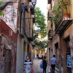 Кривые и непривычно узкие улочки старого города. - Испания  - с любовью...