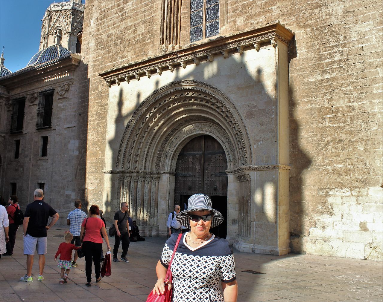 Портал Пуэрта-де-ла-Альмойна - «Врата милостыни», самые древние врата собора. - Испания  - с любовью...