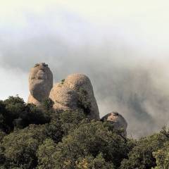 Облака перетекали скалы отнимая у нас небо вместе с ощущением пространства и времени... - Montserrat.