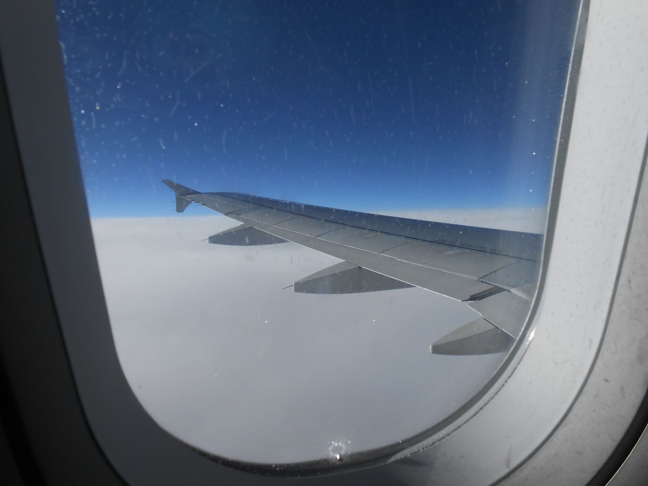 Половину пути в Чехию мы летели по белым облакам, как по морю - ФОТО из поездки по Европе апрель 2018