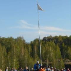 Открытие сезона с традиционным поднятием флага - Менгир «Учитель» (стих и фото АРКАИМа  в мае 2018)