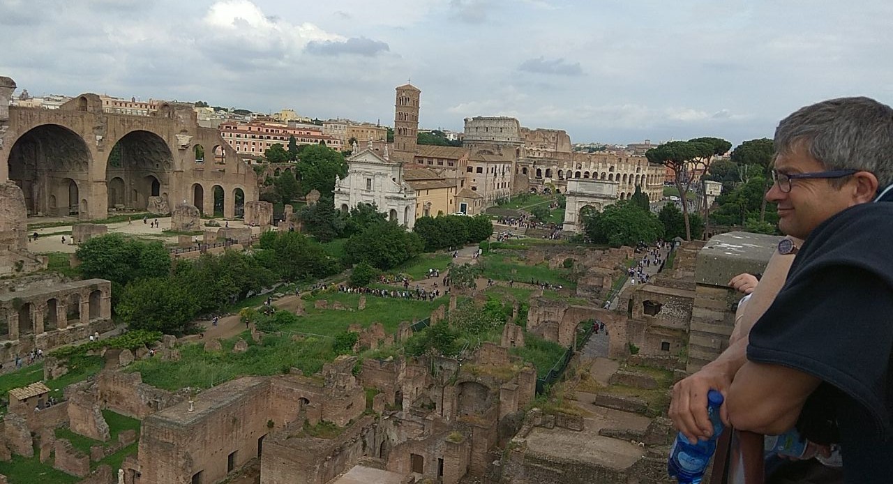  Римский Форум – частичка древней империи, на 70 % состоящая из руин сохранившихся до наших дней.   - Вечный город.