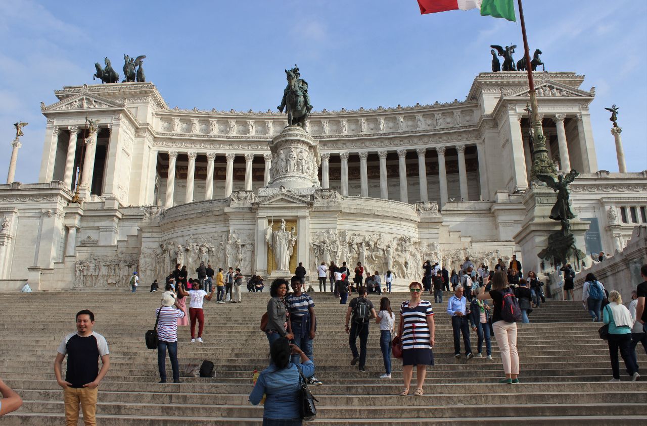 Витториано -  монумент в честь первого короля объединённой Италии Виктора Эммануила II. - Вечный город.