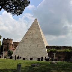 Пирамида Цестия - памятник  напоминает нубийские пирамиды в Мероэ . - Вечный город.