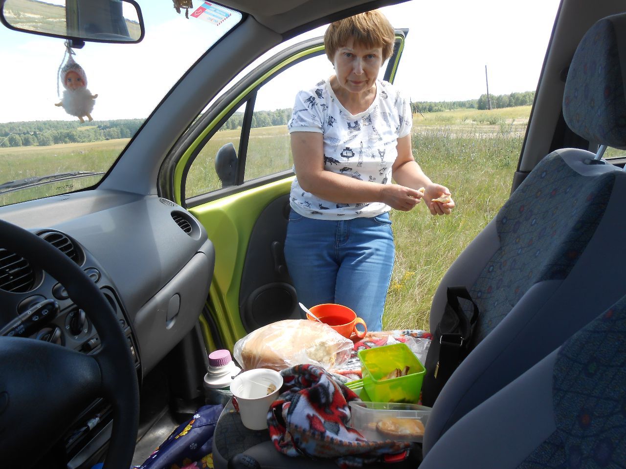 после работы надо перекусить, так как домой ехать далеко - июль 2018 группа ДВИЖЕНИЕ в работе на территории Свердловской, Челябинской и Курганской областях