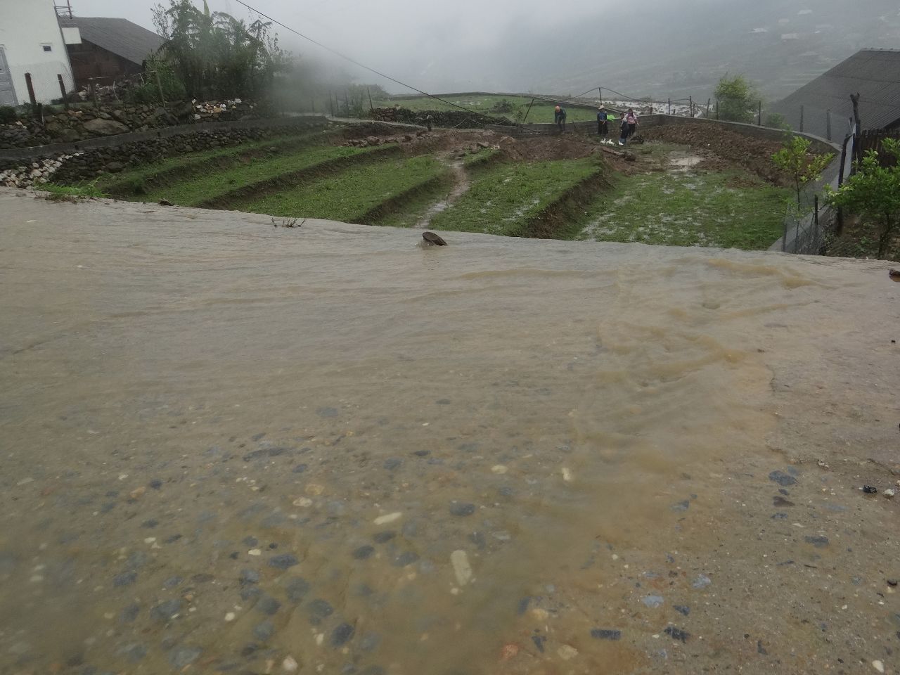 Дороги заливает водой, возможны сходы сели. - Фотоотчет Вьетнам 2019. Часть 3.