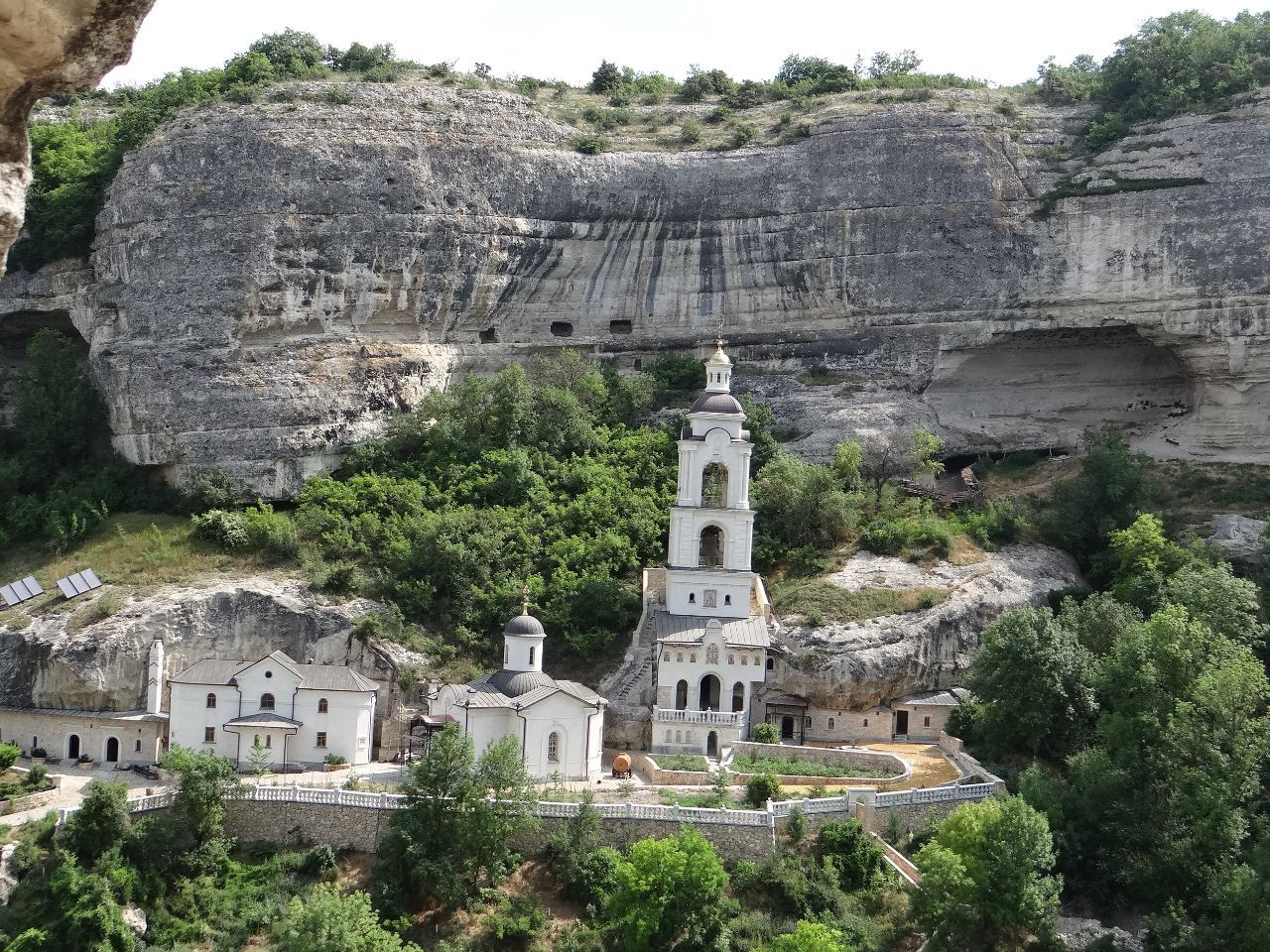 Монастырь напротив скального храма - Крым 2019. часть 1. День первый.