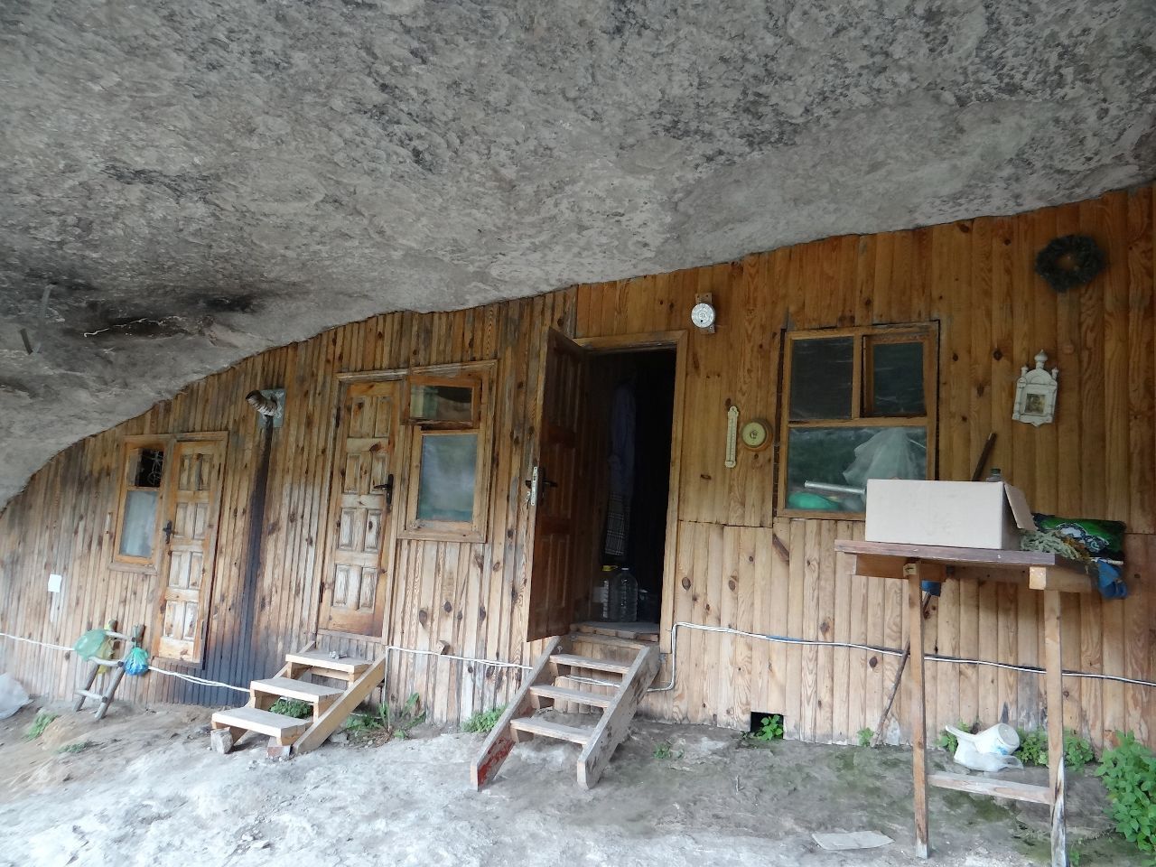 На сегодняшний день в пещерном монастыре Челтер-Коба насчитывается 22 пещеры разного размера и разного назначения. - Крым 2019. часть 3.