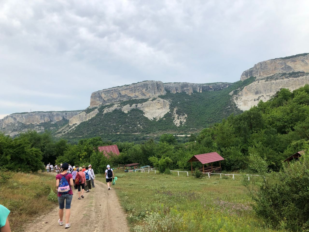 только что были на вершине этих гор, а уже внизу - Крым 2019. часть 3.