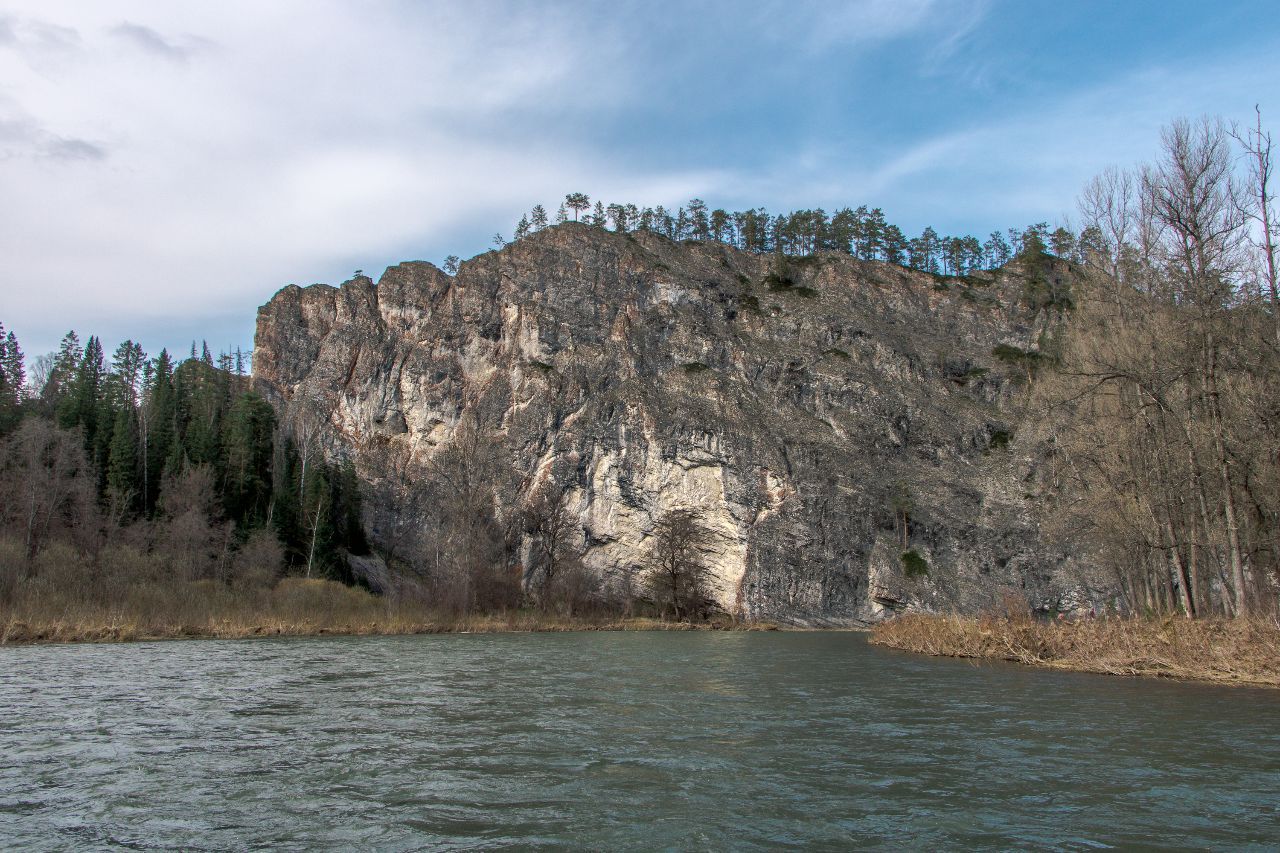 У ручья Большая Киндерля  – пещера "Имени 30-летия Победы" или "Киндерлимская" - Зилим...река из далёкой- далёкой юности.