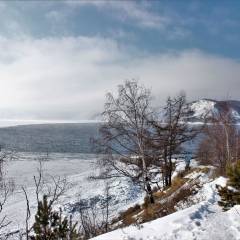 Лёд - это Байкал, открытая вода - начало Ангары, здесь она не замерзает, даже в лютые морозы. - Байкал - 2020.