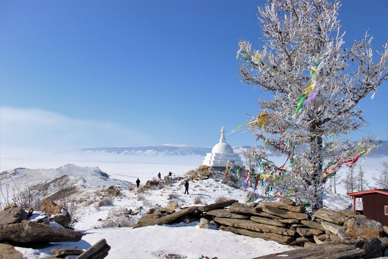 Буддийская Ступа на вершине острова. - Байкал - 2020.