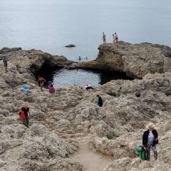 Причудливо оформленный прибрежными скалами природный бассейн -  "Чаша Любви", с глубиной до 6 метров. - Этот изумительно- красивый Крым!!!