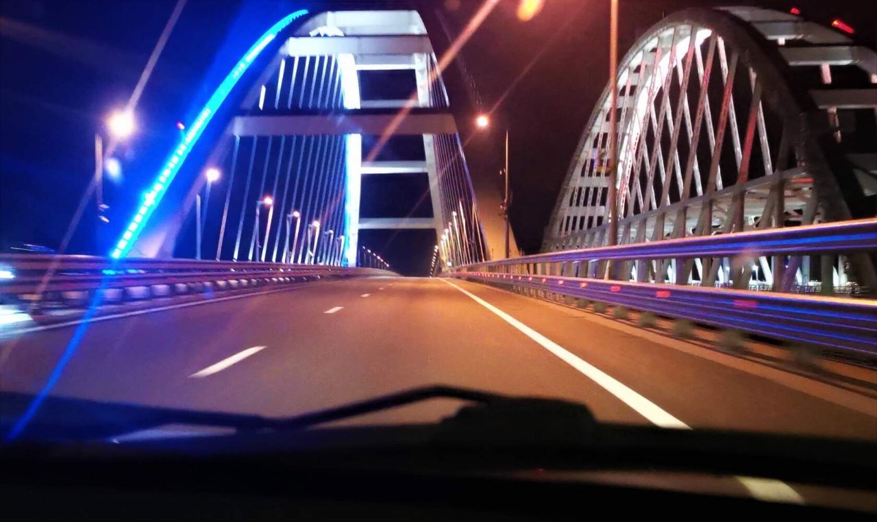 А мы гордимся страной,  восхищаемся мостом даже ночью и это хорошо, что Крым - Россия!!! - Этот изумительно- красивый Крым!!!