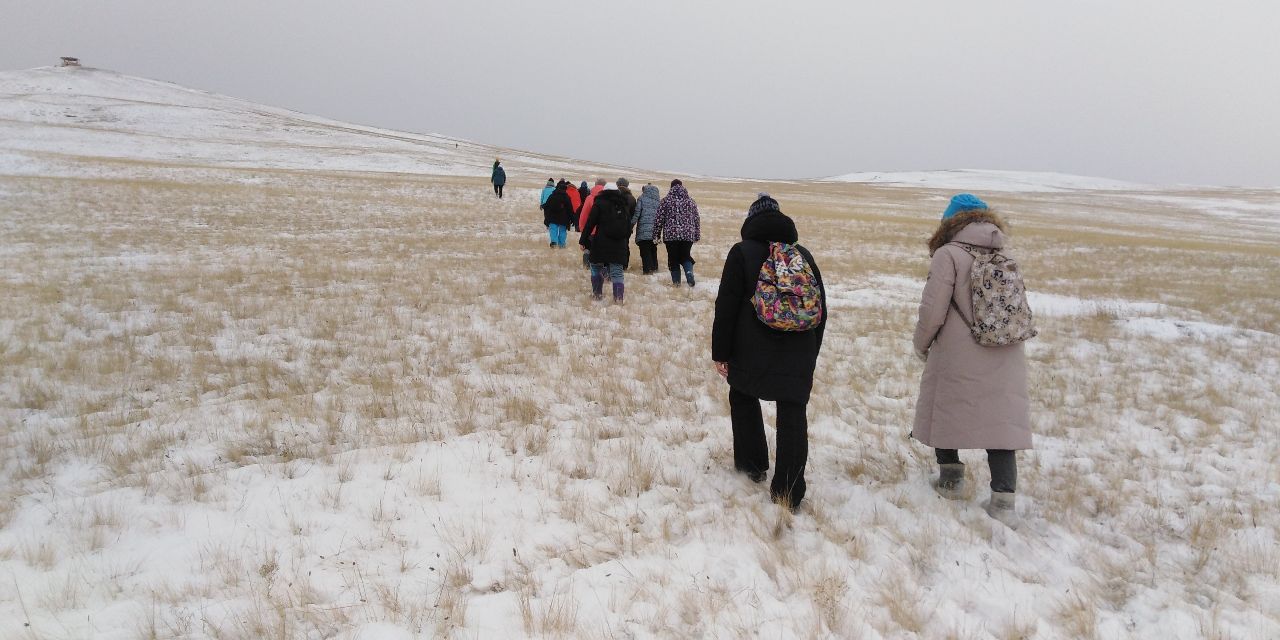 После обеда до темноты оставалось еще 3 часа и мы отправились на смотровую площадку, чтобы насладиться видами острова с высоты 800 метров. - Поездка на зимний Байкал 5-13 февраля 2021 год.