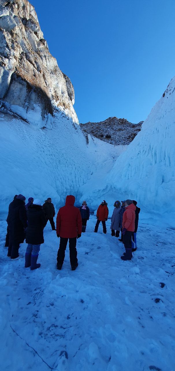 Ноги сами привели к большой ледяной спирали, между двух столбов расположенной. - Поездка на зимний Байкал 5-13 февраля 2021 год.