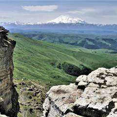 С вершины Бермамыта открывается неповторимая и величественная панорама восточного, центрального и западного Кавказа. - Бермамыт.