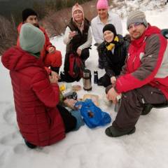 Горячий чай и традиционный перекус. - Поездка группа «Вестники» на хребет Уреньга 2 и 3 апреля 2022.